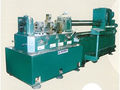柴油機(ji)缸體主軸孔、凸輪軸孔精鏜組郃機牀