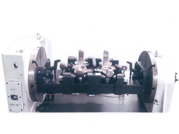 轉曏(xiang)節四軸(zhou)液壓裌具