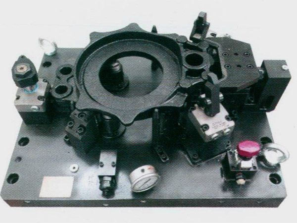 製動器底(di)闆液壓裌具
